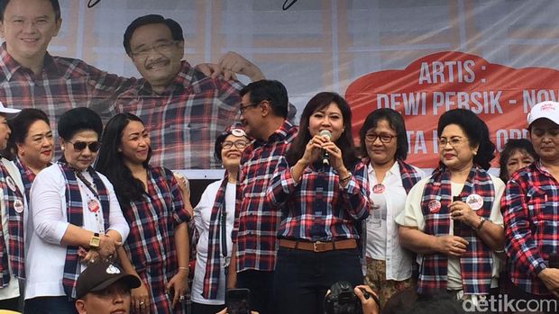 Djarot dangdutan di kampanye rakyat / 
