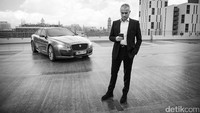 Saat datang ke pusat pelatihan, Mourinho tidak pernah datang menyetir sendiri, tapi selalu datang bersama supirnya. Foto: Jaguar