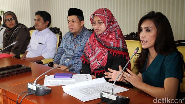 Fahri Hamzah Bertemu Buruh Migran yang Melapor ke MKD / 