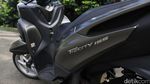 Meliuk-liuk dengan Yamaha Tricity