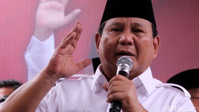 Prabowo Blusukan Kampanyekan Anies-Sandi