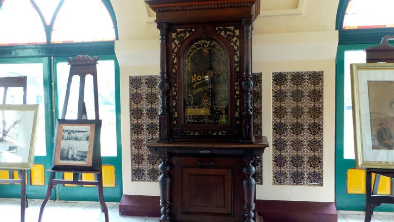 Gramofon merk Komet yang langka tersimpan di Istana Siak (Wahyu/detikTravel) Gramofon merk Komet yang langka tersimpan di Istana Siak (Wahyu/detikTravel)