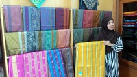 Foto: Dari alat tenun sederhana tadi, bisa dihasilkan selembar kain tenun yang indah dan bercorak seperti ini. Harga per lembar kainnya mencapai Rp 450 ribu, hingga jutaan rupiah (Wahyu/detikTravel)