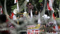Perwakilan massa pro Ahok berorasi di atas mobil komando, Selasa (31/1/2017).