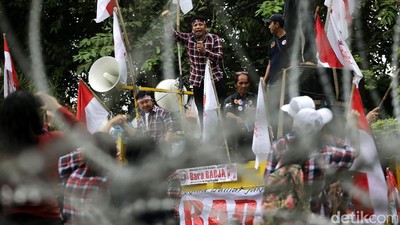Adu Orasi Massa Pro vs Kontra Ahok