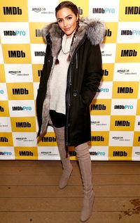 5 Selebriti Pakai Barang Harga Terjangkau di Karpet Merah