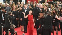 Aktris berusia 12 tahun itu berubah menjadi gadis cantik kala menghadiri SAG Awards di California pada Minggu (29/1/2017) waktu setempat. Emma McIntyre/Getty Images for TNT/detikFoto.