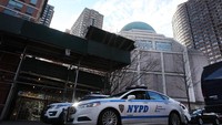 Kepolisian New York perketat penjagaan pasca insiden penembakan di masjid Kanada yang menewaskan 6 orang pada Senin (30/1). Getty Images/Spencer Platt.