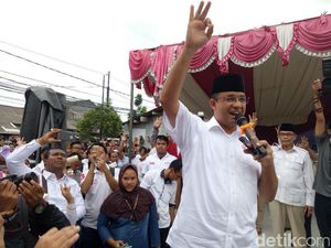 Kampanye di Cilincing, Anies Lantik Koordinator Relawan di RT-RW