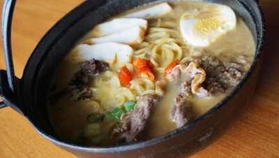 Di Sini Ada Beef Curry Ramen Berkuah Gurih Aromatik