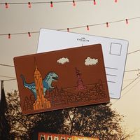 Selebriti Tergila-gila Sweater T-Rex Rp 9,2 Juta Ini