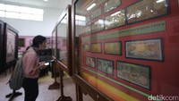 Pada zaman kemerdekaan, uang itu bernama Oeang Republik Indonesia atau lebih dikenal dengan ORI. ORI inilah yang menjadi saksi sejarah bangsa dalam memperjuangkan kemapanan ekonomi sekaligus menggugurkan tiga mata uang yang beredar sebelumnya, yaitu mata uang Jepang, mata uang de Javasche Bank, dan mata uang Belanda (NICA).