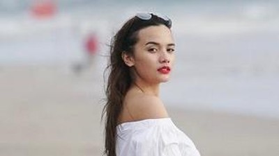 Pesona Damita Argoebie, si SPG Berisik