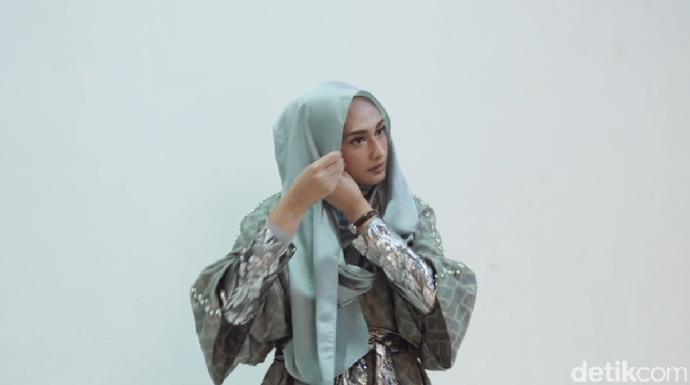 Tutorial Hijab untuk Tampil Stylish Saat ke <i>Fashion Week</i>