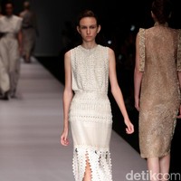 Koleksi Sapto Djojokartiko di Jakarta Fashion Week 2017. Senayan City. Jakarta. [Foto: Mohammad Abduh/Wolipop]