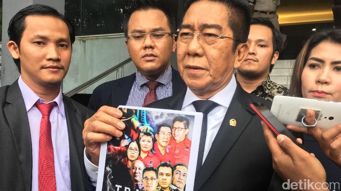 Henry Yoso polisikin sebuah akun di Medsos Henry Yoso polisikin sebuah akun di Medsos