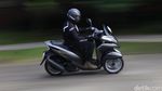 Meliuk-liuk dengan Yamaha Tricity