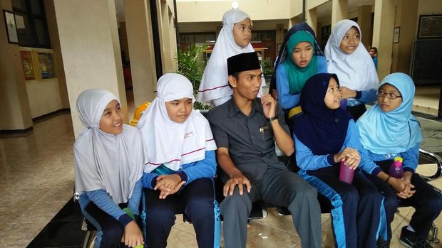 Ingin Jadi Menteri, Pemuda ini Justru Terpilih Sebagai Kasek SD