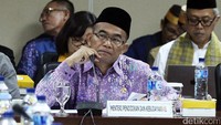 Muhadjir Effendy, saat menyimak pertanyaan anggota Komite III DPD.