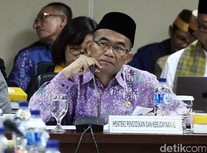 Mendikbud: Kakak Iriana Jokowi Kena Rotasi Guru di Solo