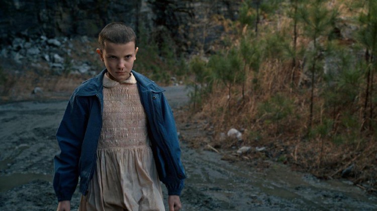 Millie Bobby Brown sebagai Eleven di serial Stranger Things.