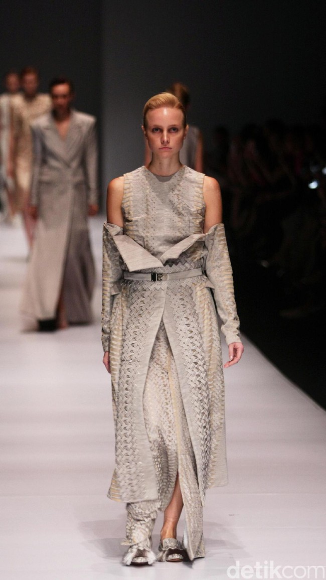 Koleksi Sapto Djojokartiko di Jakarta Fashion Week 2017. Senayan City. Jakarta. [Foto: Mohammad Abduh/Wolipop]