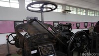 Selain koleksi uang ORI, Museum Reksa Artha juga menyimpan berbagai macam alat berat yang digunakan untuk mencetak rupiah, seperti mesin pencetak uang, mesin potong, alat repro buatan Inggris, timbangan uang logam dan mesin giling plat uang logam.