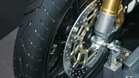 Roda depan Honda CB1100 RS. Foto: Response