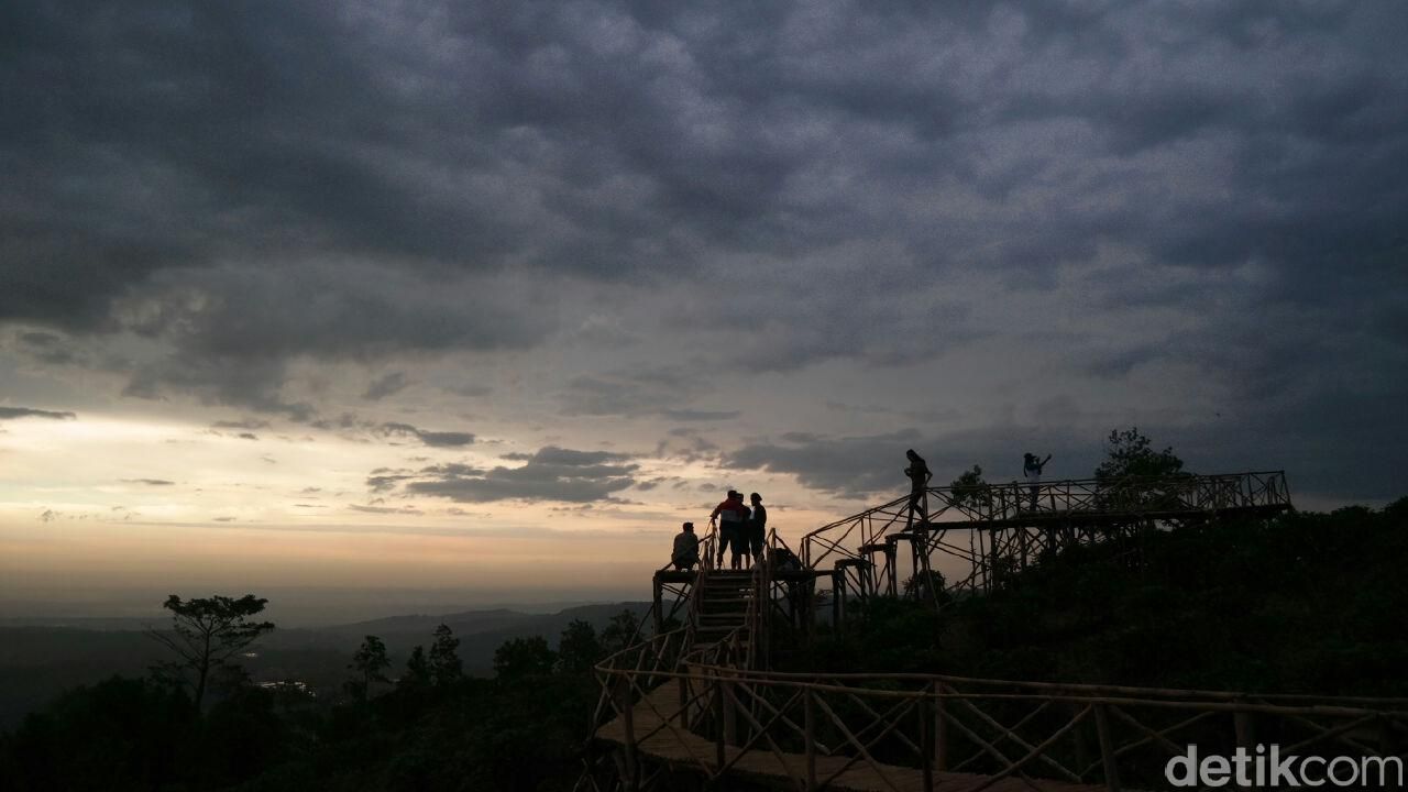 Bukit Panenjoan di Purwakarta