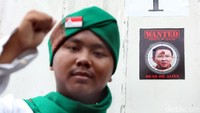 Poster-poster Ahok tertempel di sekitar masjid.