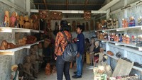 Mau belanja suvenir? di pintu masuk dan akhir perjalanan traveler bisa menemukan toko oleh-oleh yang dibuat oleh pengrajinnya langsung. Harga pasti lebih murah (Bonauli/detikTravel)