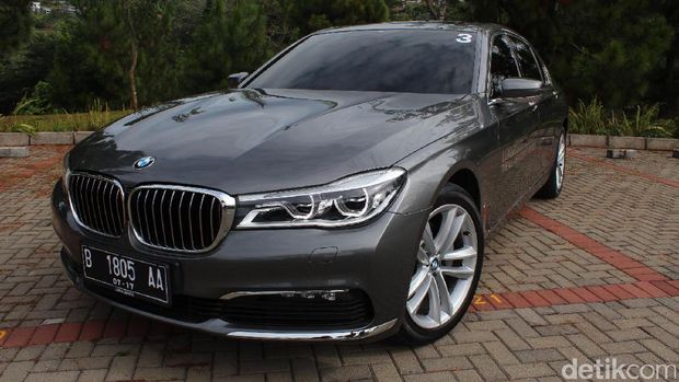 Sensasi Nyetir BMW Seri 7 Rakitan Lokal