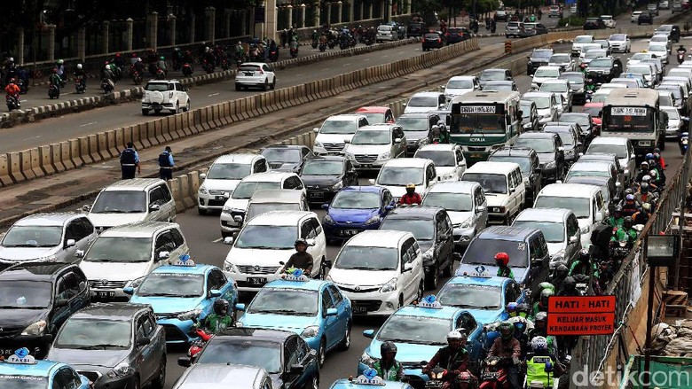 Tunggakan Pajak Kendaraan Bermotor di Jakarta Rp 1,6 Triliun Tunggakan Pajak Kendaraan Bermotor di Jakarta Rp 1,6 Triliun
