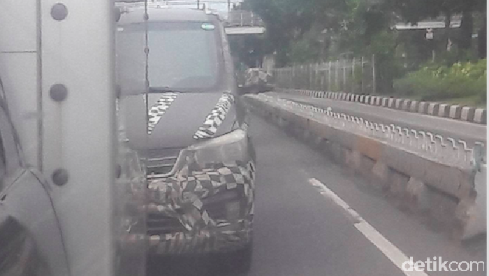 Ciluk Ba! Mobil MPV Misterius Itu Datang Lagi di Jalanan Jakarta