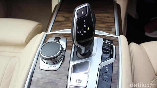 Transmisi BMW Seri 7
