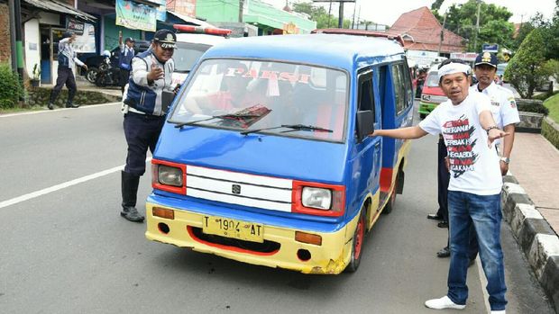 Sidak ke Dishub, Bupati Purwakarta Minta Angkutan Diuji KIR Ulang