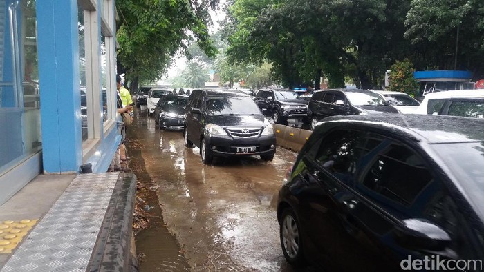 Ada Aksi Pro Habib Rizieq, Halte TransJ Depan Polda Metro Ditutup