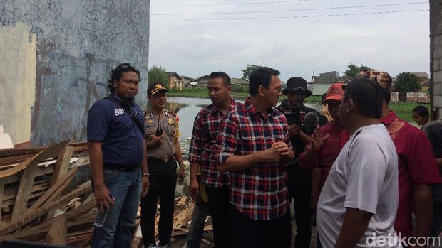 Ahok blusukan di Marunda / 