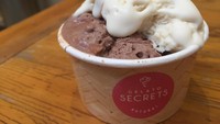 Gelato Ferrero Rocher dan Baileys tak kalah unik. Memadukan manis pekatnya cokelat dengan Baileys yang manis lembut.