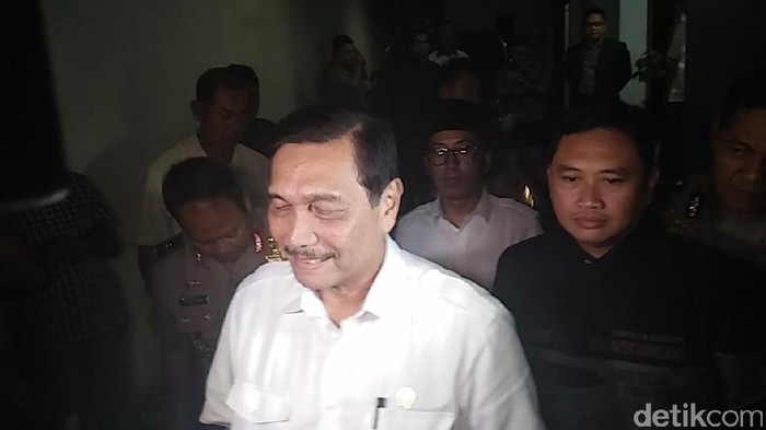 Luhut Panjaitan dan Kapolda Metro Sambangi Rumah Maruf Amin