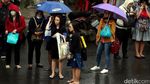Halte TransJ Polda Ditutup, Warga Kesulitan Angkutan Umum
