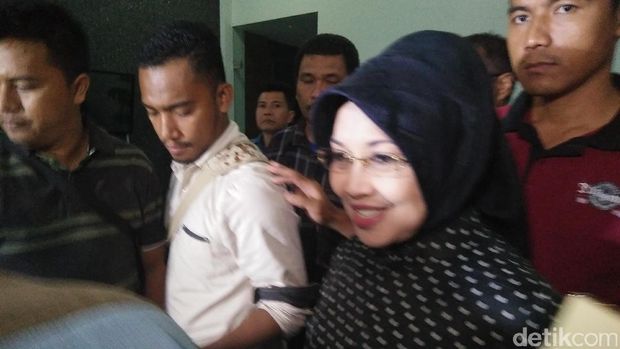 Sylviana Murni usai diperiksa Bareskrim.