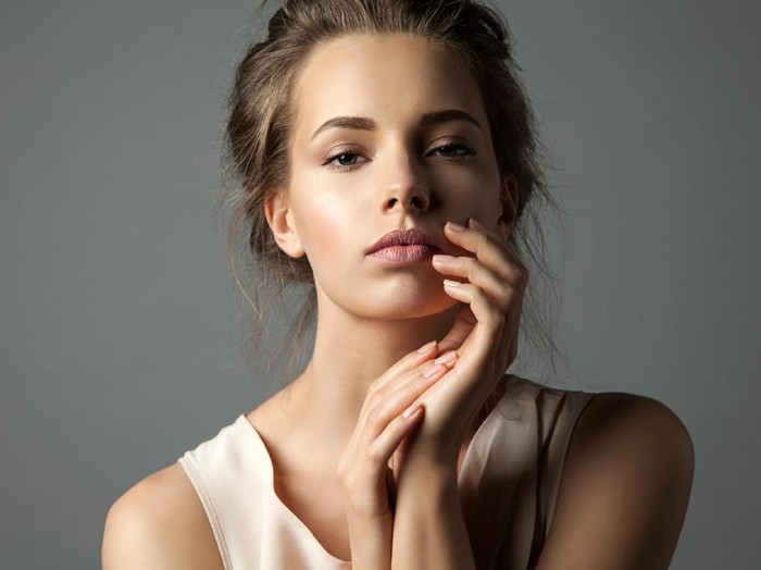Ilustrasi Alis Portrait of a blonde young pretty woman with natural make-up