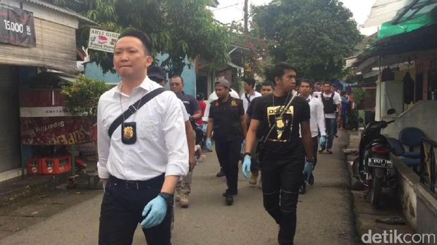 Polisi Buka Paksa Rumah Firza Husein, Tukang Kunci Dipanggil