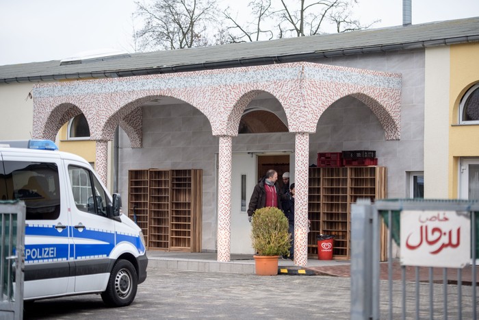 Kepolisian Jerman melakukan penggeledahan 54 rumah, usaha bisnis dan masjid-masjid di kota Frankfurt. Hal itu dilakukan untuk mencegah aksi teror di Jerman.