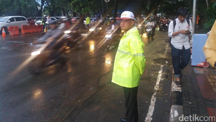 Massa FPI Bubar, Lalin Jalan Sudirman-Blok M Kembali Dibuka