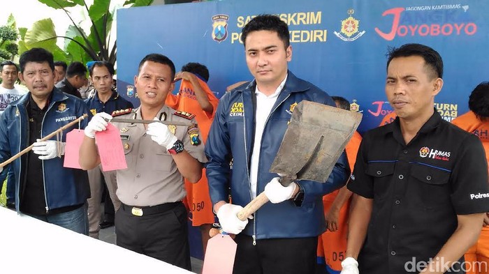 Sekeluarga di Kediri ini Kompak Bunuh Tetangganya
