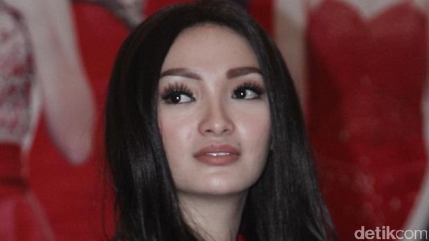 Anak Indra Bekti Meninggal Dunia, Ayah Ruben Onsu Dimakamkan