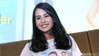 Di film tersebut Maudy Ayunda memang menjadi seorang traveller, mulai dari pantai hingga gunung. Pool/Palevi S/detikFoto.