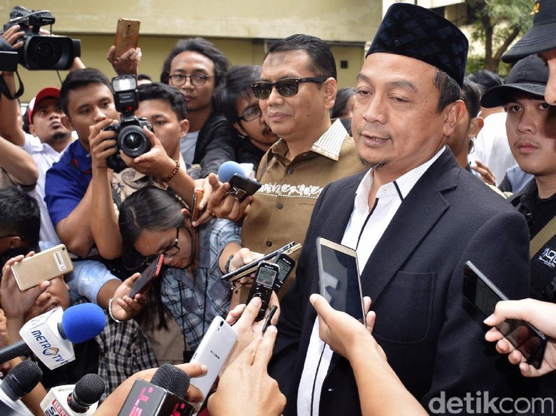 Bachtiar Nasir Dipanggil Bareskrim soal TPPU, 20 Pengacara Dampingi Bachtiar Nasir Dipanggil Bareskrim soal TPPU, 20 Pengacara Dampingi